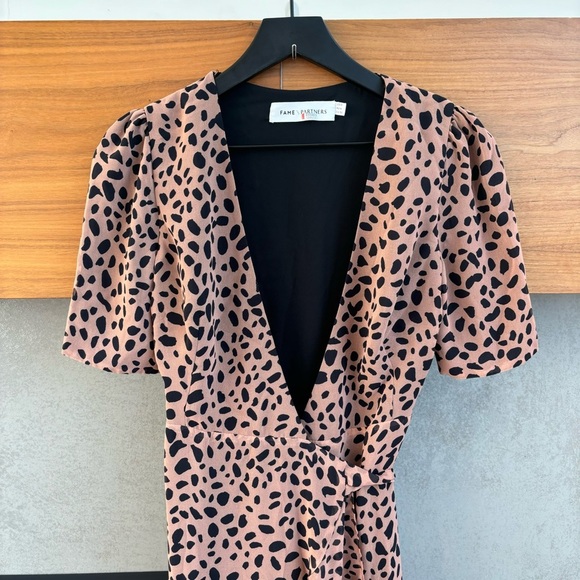 Fame And Partners - Tan & Black Leopard Print Short Sleeve Wrap Dress, Size 0 - Picture 5 of 13